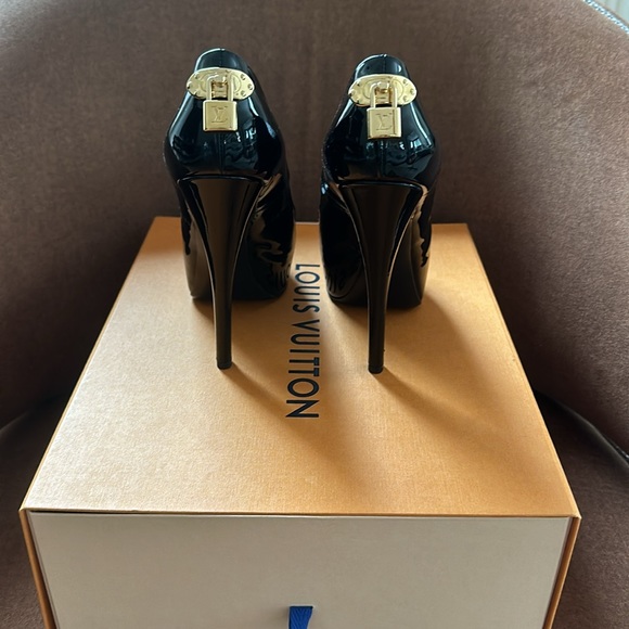 Louis Vuitton Oh Really! Patent Black Pumps - EU38 - Picture 10 of 14